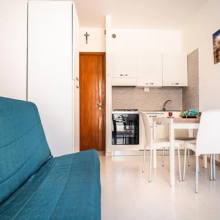 公寓 A Lovely Modern Flat A Stone Throw From The Sea