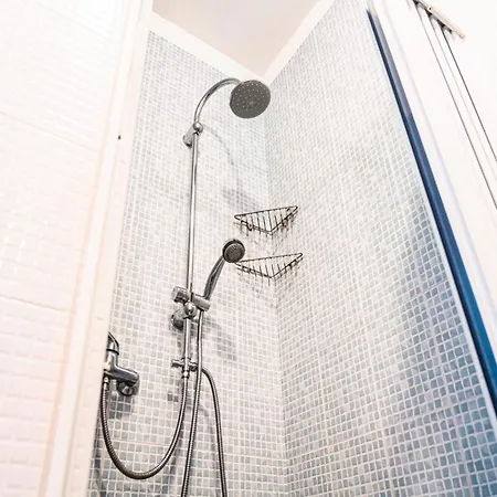 A Lovely Modern Flat A Stone Throw From The Sea * 比比翁