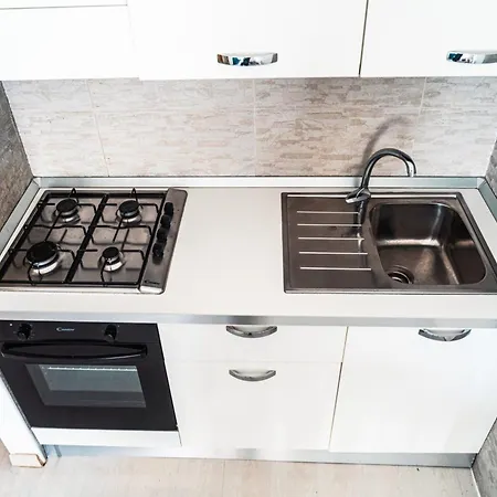 A Lovely Modern Flat A Stone Throw From The Sea 比比翁