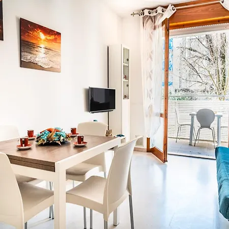 A Lovely Modern Flat A Stone Throw From The Sea