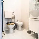 A Lovely Modern Flat A Stone Throw From The Sea Apartmán *