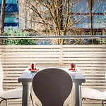 A Lovely Modern Flat A Stone Throw From The Sea Μπιμπιόνε