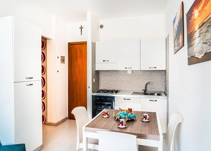 A Lovely Modern Flat A Stone Throw From The Sea Apartmán