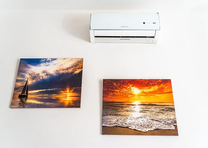 A Lovely Modern Flat A Stone Throw From The Sea Апартаменти