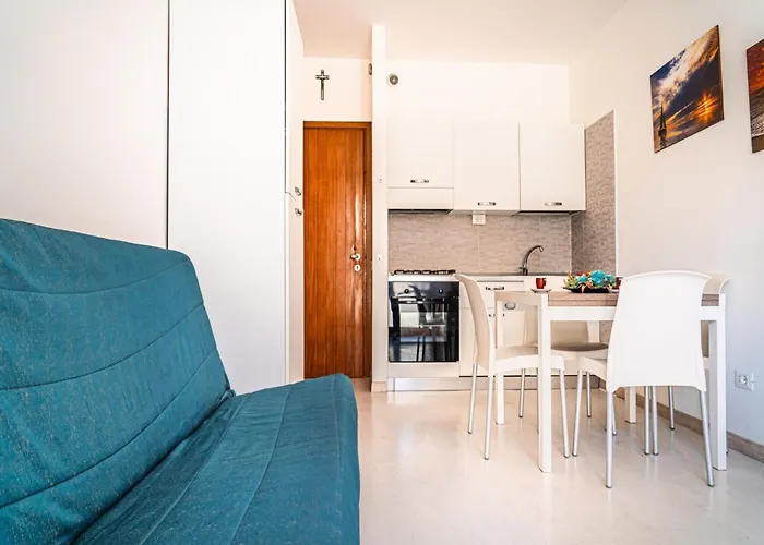 Apartmán A Lovely Modern Flat A Stone Throw From The Sea