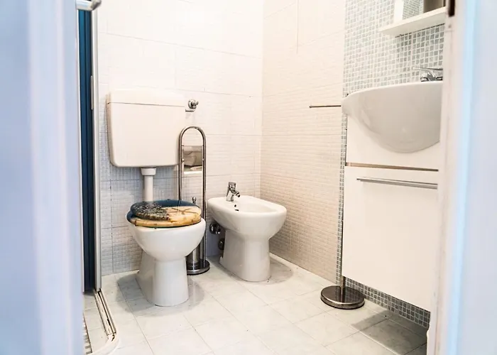 A Lovely Modern Flat A Stone Throw From The Sea דירה *