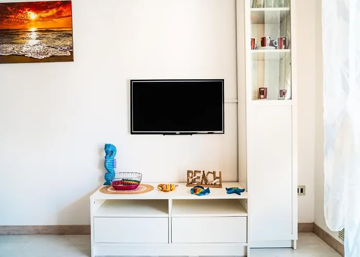 Апартаменти A Lovely Modern Flat A Stone Throw From The Sea Бібіоне