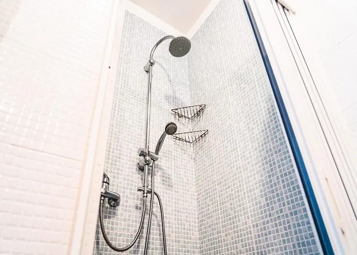 A Lovely Modern Flat A Stone Throw From The Sea * ביביונה