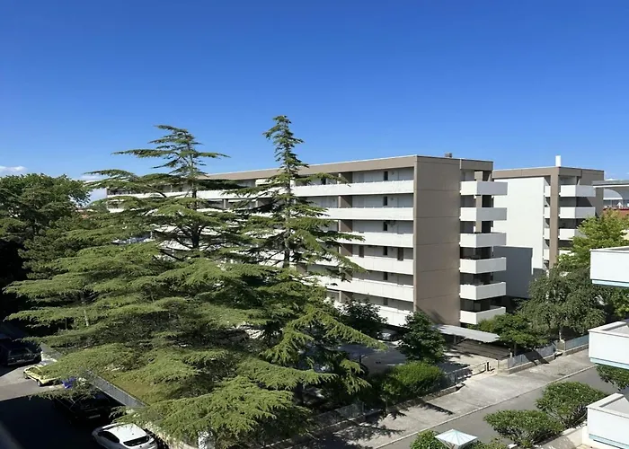 A Lovely Modern Flat A Stone Throw From The Sea דירה ביביונה