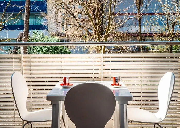 A Lovely Modern Flat A Stone Throw From The Sea Бібіоне