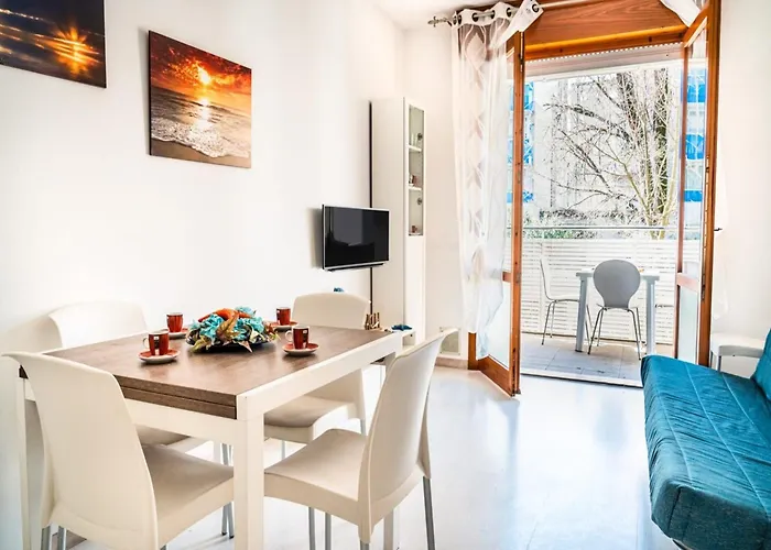 A Lovely Modern Flat A Stone Throw From The Sea